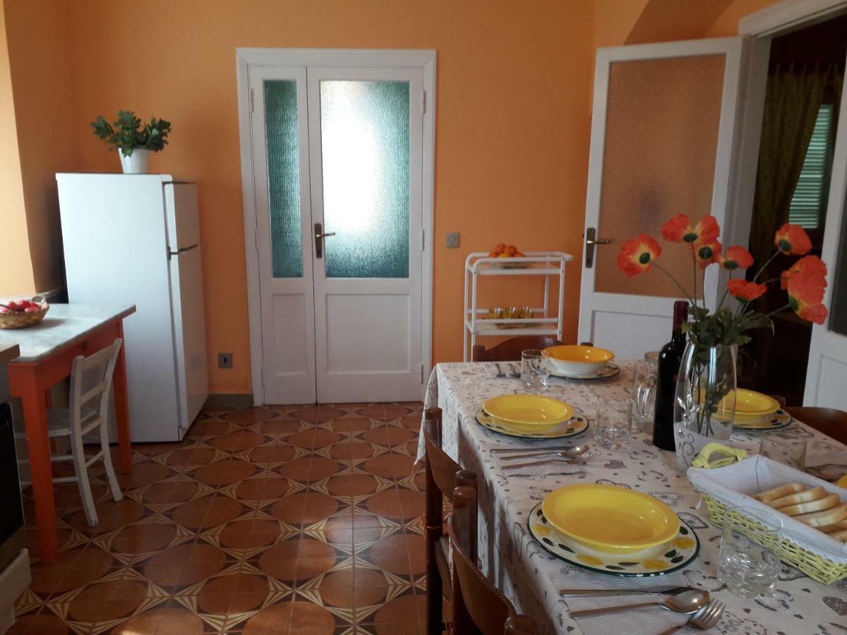 Alle Preci Country House Santa Restituta 外观 照片
